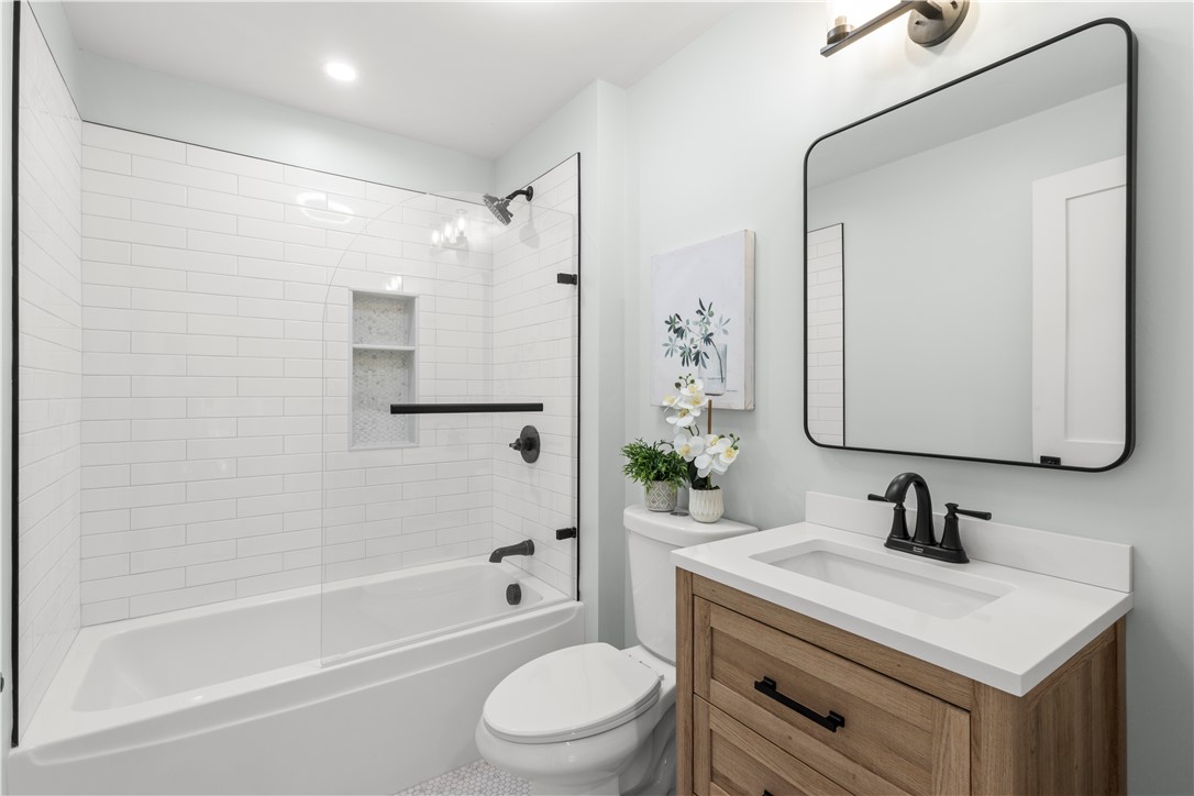 28 Manchester Street Warwick, RI 02888 - Photo 18 of 36