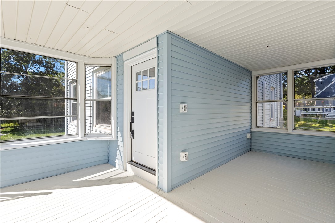 28 Manchester Street Warwick, RI 02888 - Photo 2 of 36