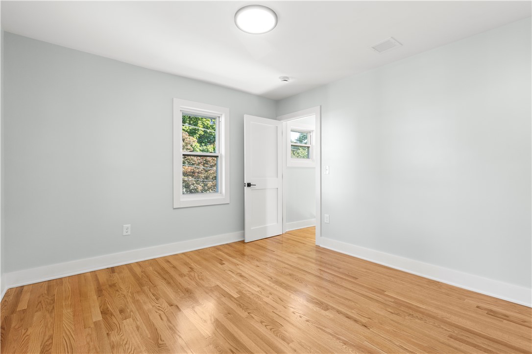 28 Manchester Street Warwick, RI 02888 - Photo 21 of 36