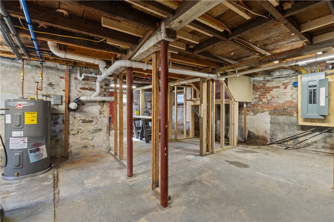 28 Manchester Street Warwick, RI 02888 - Photo 24 of 36