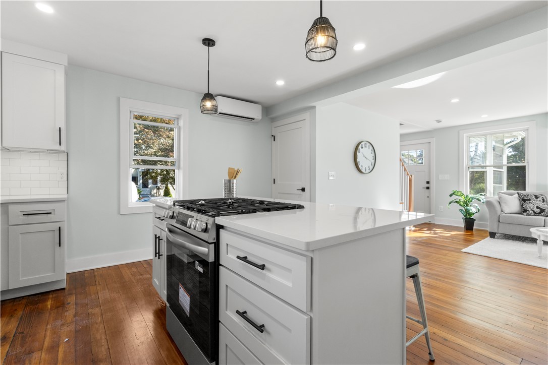 28 Manchester Street Warwick, RI 02888 - Photo 4 of 36