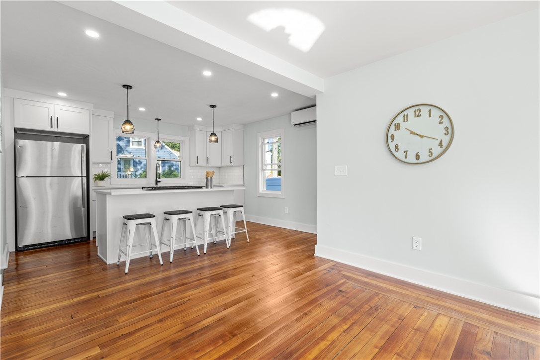 28 Manchester Street Warwick, RI 02888 - Photo 6 of 36