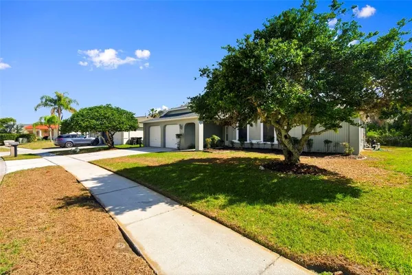 $2,100 | 9108 Tournament Drive, Hudson, FL 34667