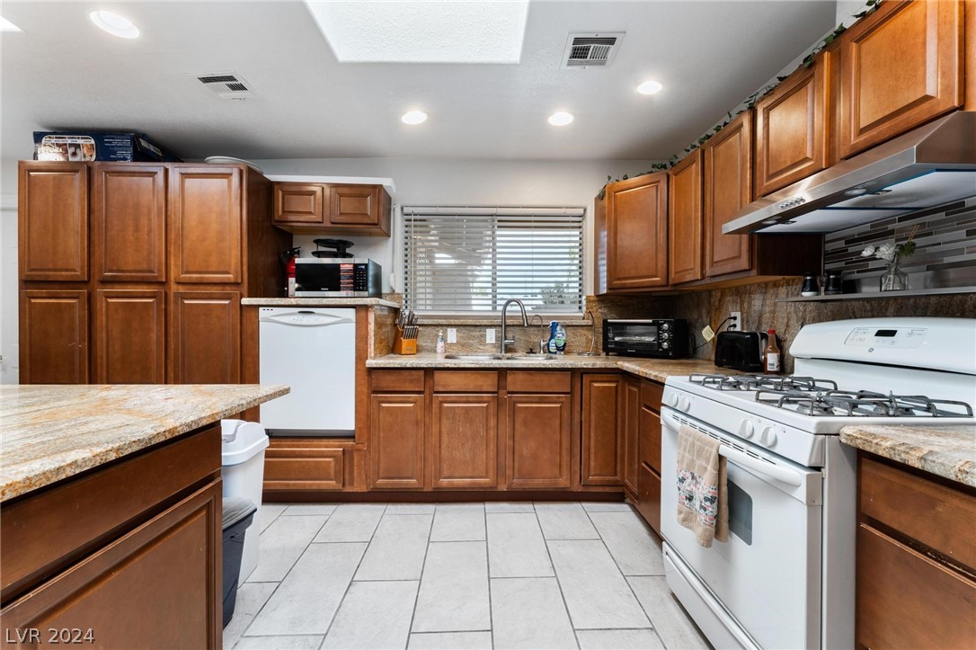 4516 McMillan Road Las Vegas, NV 89121 - Photo 15 of 39