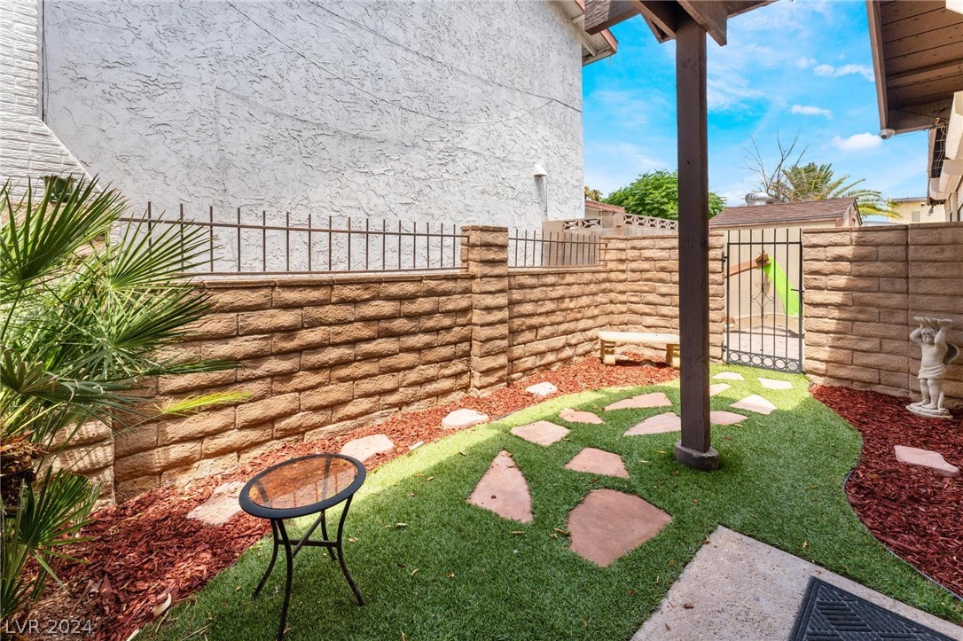 4516 McMillan Road Las Vegas, NV 89121 - Photo 5 of 39