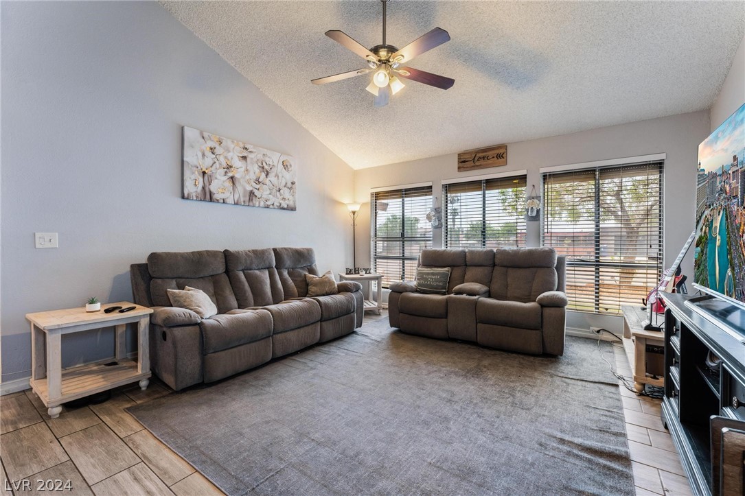 4516 McMillan Road Las Vegas, NV 89121 - Photo 7 of 39