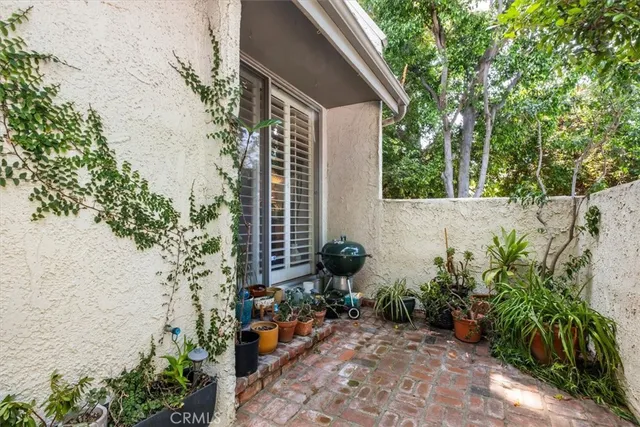 $969,000 | 4185 Colfax Avenue, Unit D, Studio City, CA 91604
