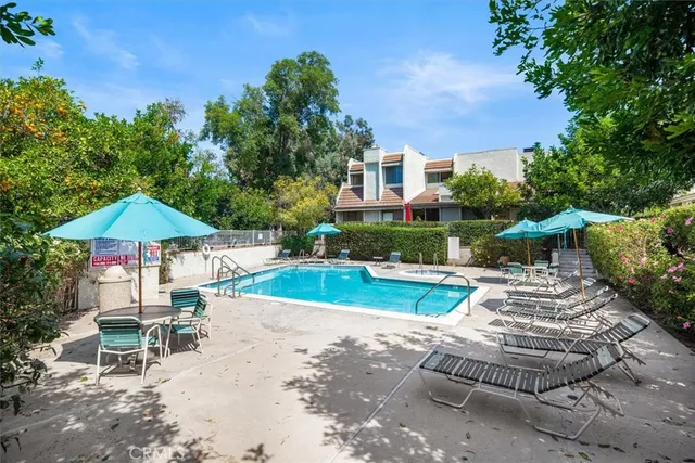 $969,000 | 4185 Colfax Avenue, Unit D, Studio City, CA 91604