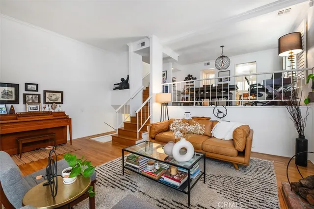 $969,000 | 4185 Colfax Avenue, Unit D, Studio City, CA 91604