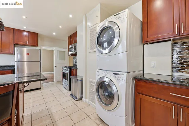 a view of kitchen with washer and dryer