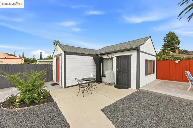 a view of a house with backyard and sitting area