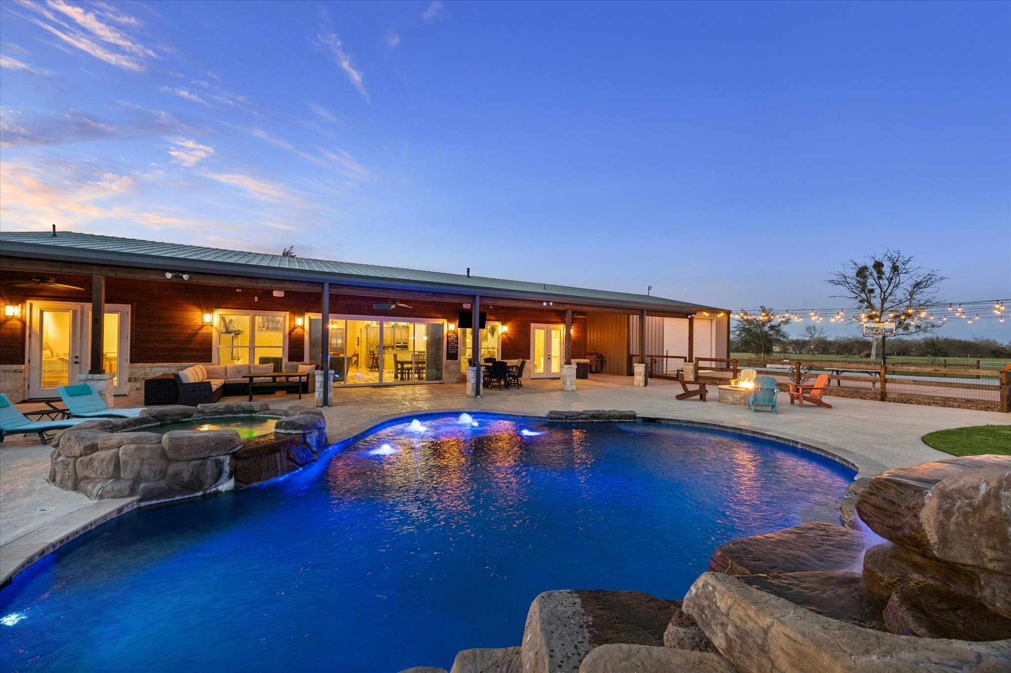 2224 Maler Road Sealy, TX 77474 - Photo 34 of 50 Plenty of room to entertain!