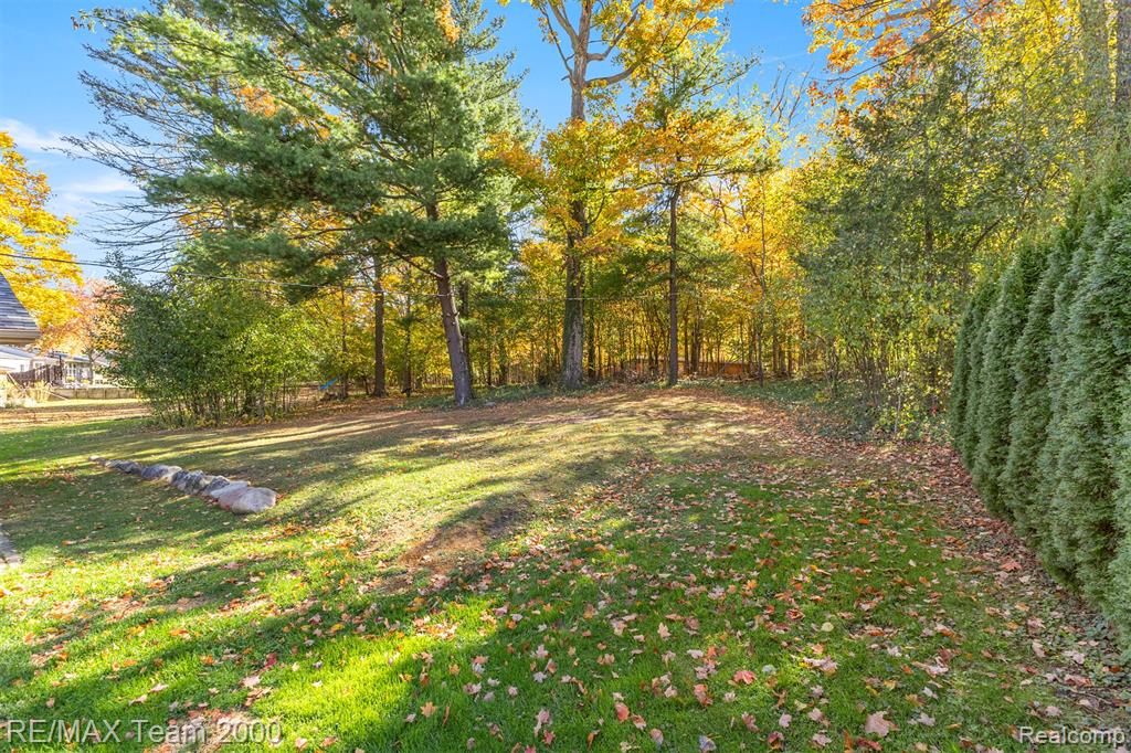 28454 Quail Hollow Road Farmington, MI 48331 - Photo 39 of 46