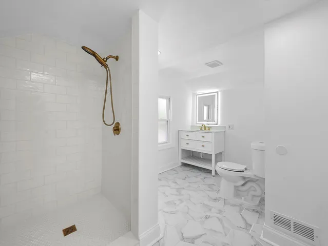 $2,900 | 811 South 7th Avenue, Maywood, IL 60153