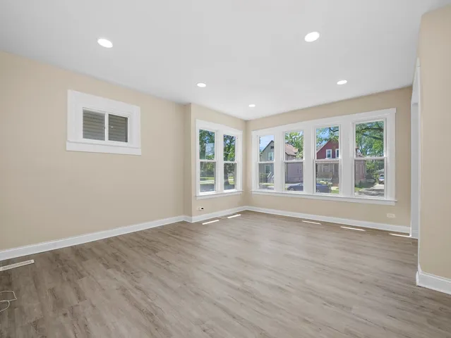 $2,900 | 811 South 7th Avenue, Maywood, IL 60153