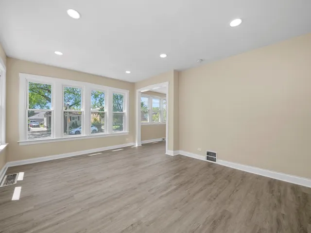 $2,900 | 811 South 7th Avenue, Maywood, IL 60153