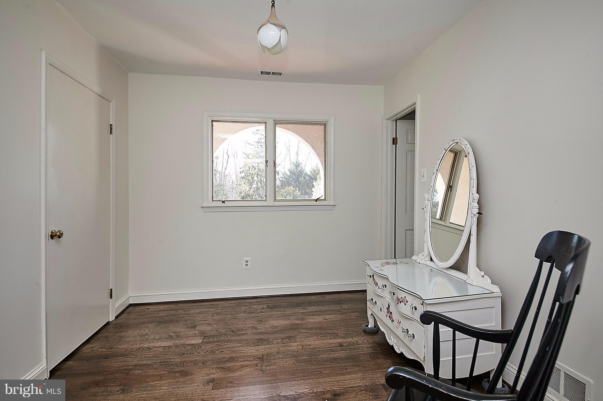 10513 Vale Road Oakton, VA 22124 - Photo 20 of 30 Bedroom