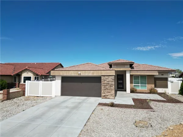 $2,600 | 12974 Briarcliff Drive, Victorville, CA 92395