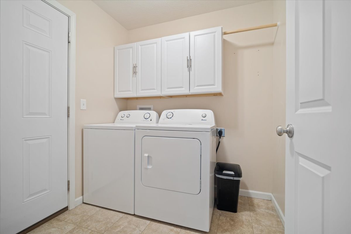10901 Lake Road Dewitt, IL 61735 - Photo 27 of 30 a utility room with dryer and washer