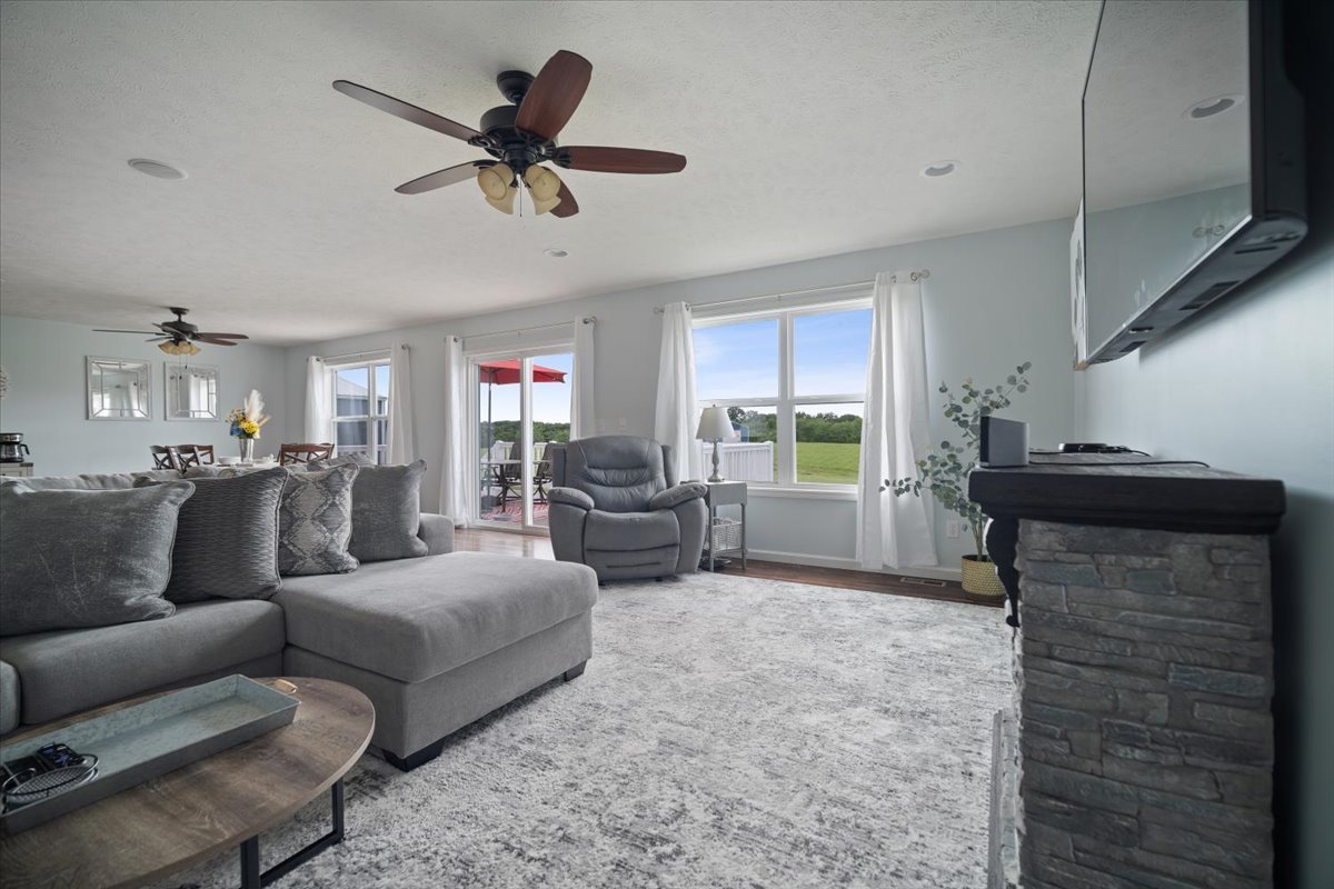 10901 Lake Road Dewitt, IL 61735 - Photo 6 of 30 a living room with furniture and a window