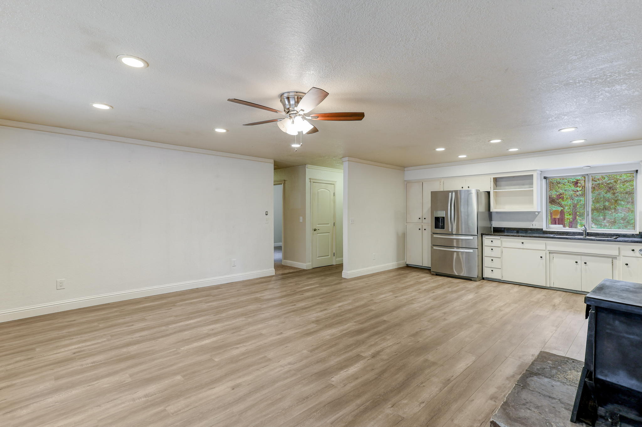 8322 Starlite Pines Road Shingletown, CA 96088 - Photo 11 of 32 Great Room