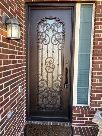 a view of entryway with a front door