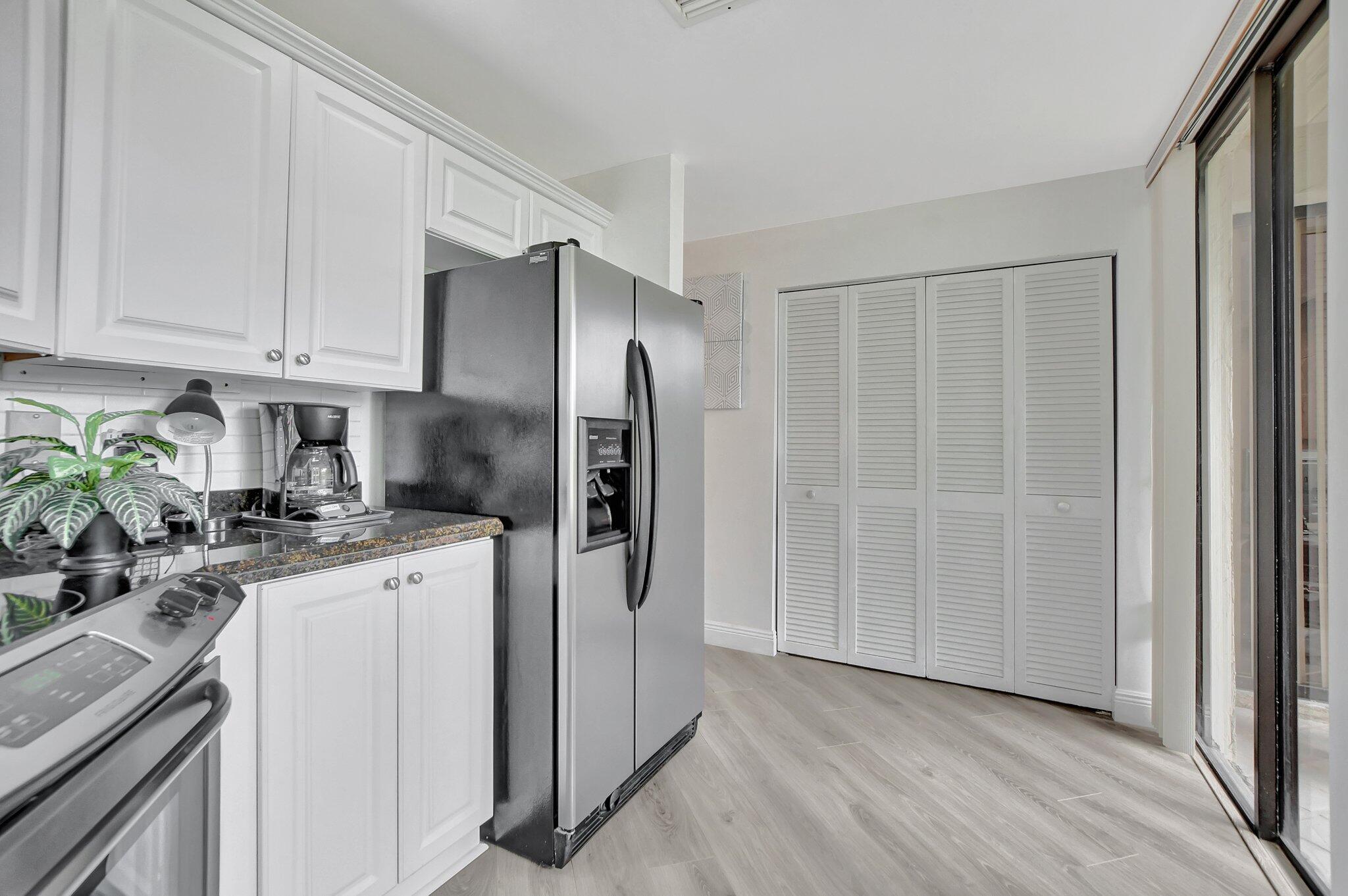 7495 La Paz Boulevard, Unit 102 Boca Raton, FL 33433 - Photo 13 of 36 Kitchen