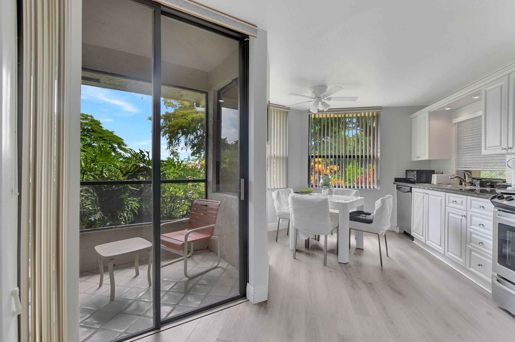 7495 La Paz Boulevard, Unit 102 Boca Raton, FL 33433 - Photo 15 of 36 Breakfast area