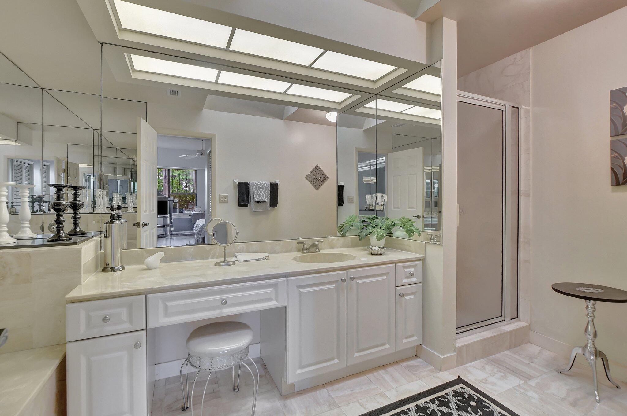7495 La Paz Boulevard, Unit 102 Boca Raton, FL 33433 - Photo 20 of 36 Master bath