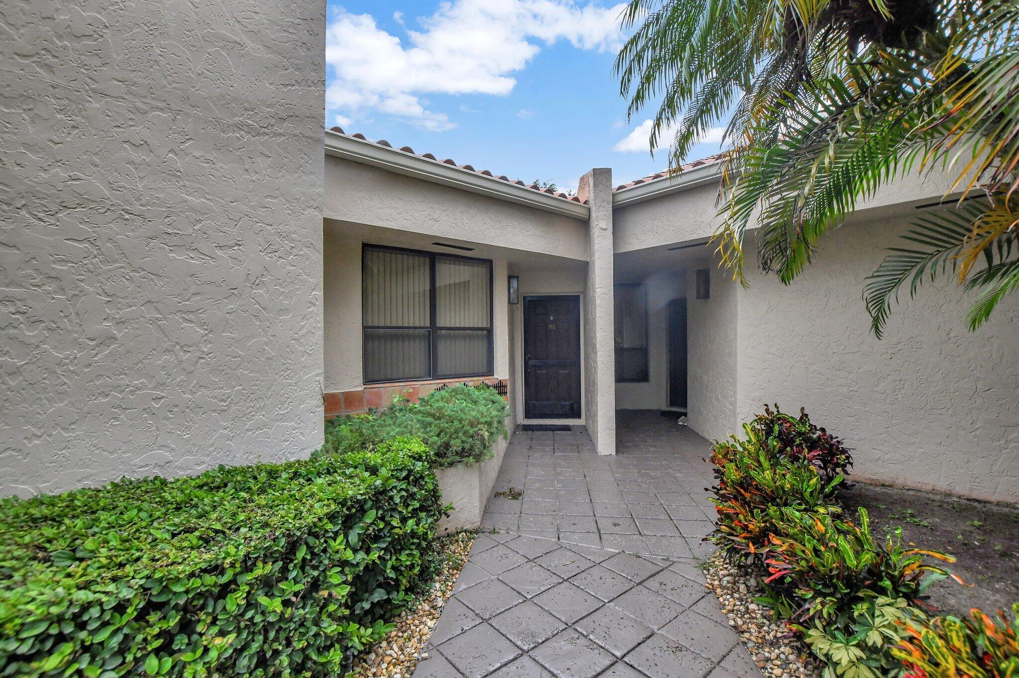 7495 La Paz Boulevard, Unit 102 Boca Raton, FL 33433 - Photo 5 of 36 Entryway