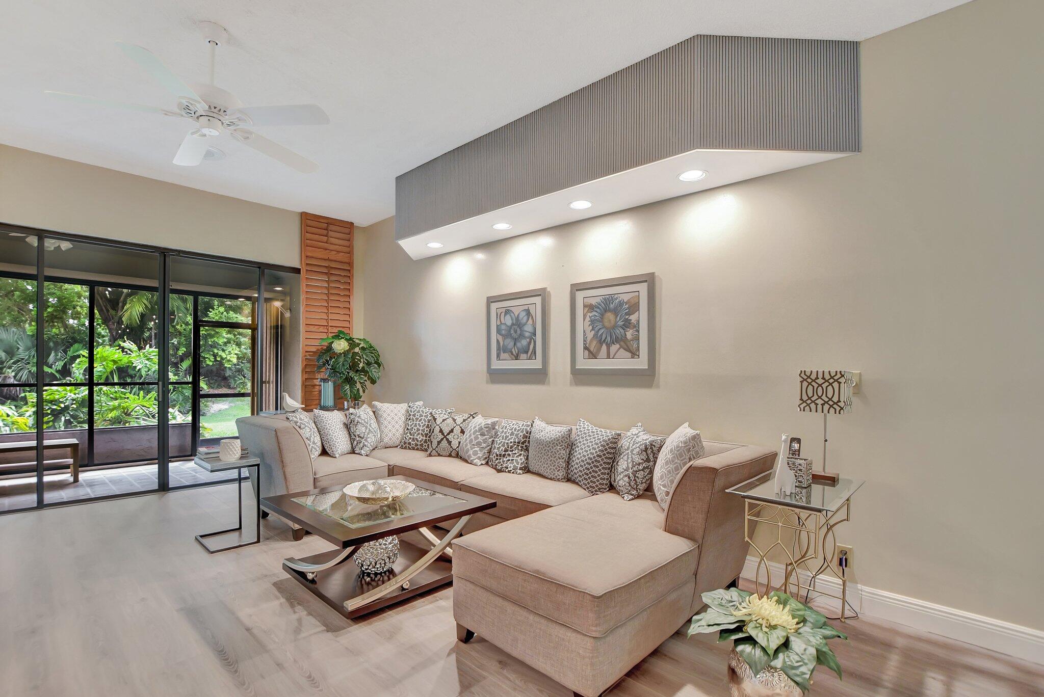 7495 La Paz Boulevard, Unit 102 Boca Raton, FL 33433 - Photo 8 of 36 Living