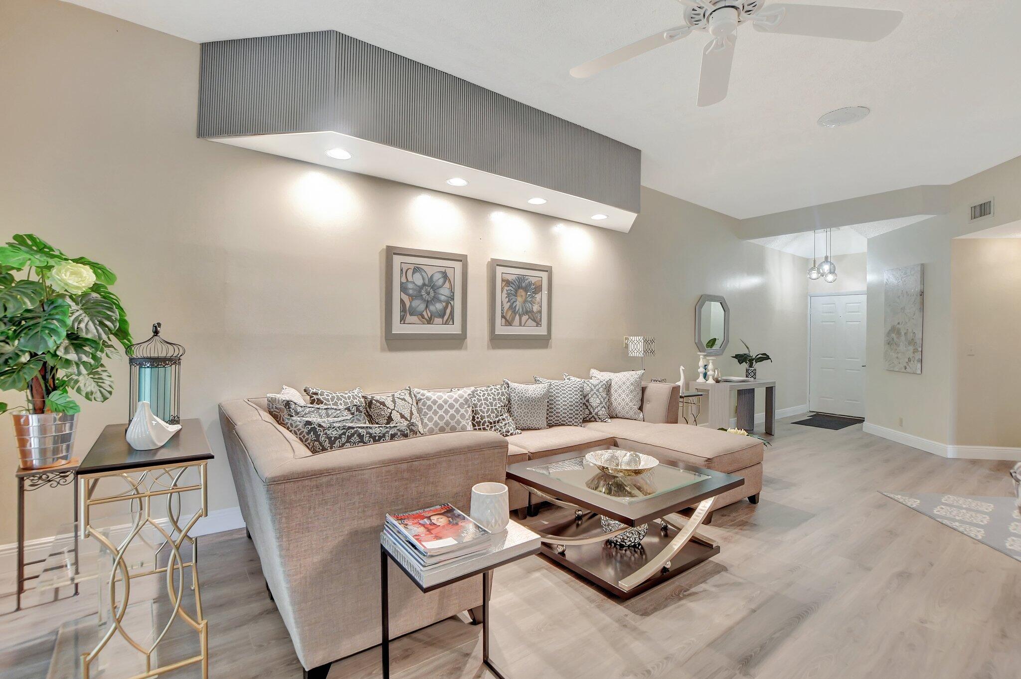 7495 La Paz Boulevard, Unit 102 Boca Raton, FL 33433 - Photo 9 of 36 Living