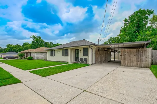 $210,000 | 2025 South River Park Drive, Violet, LA 70092