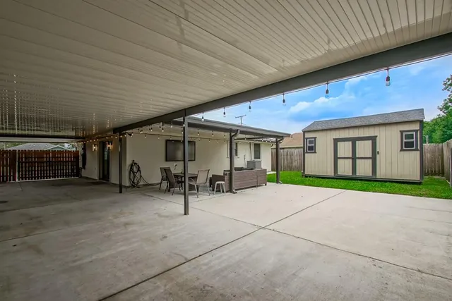 $210,000 | 2025 South River Park Drive, Violet, LA 70092