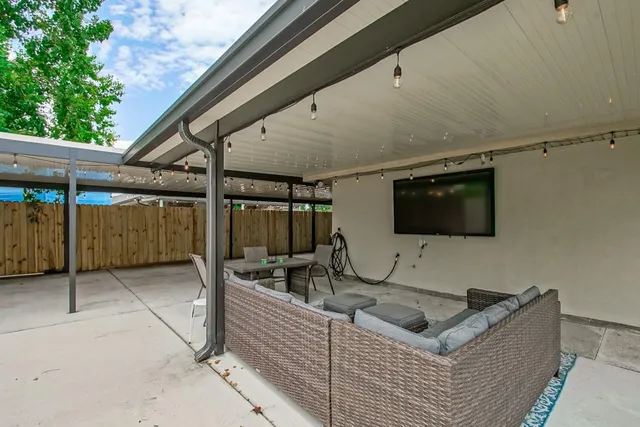 $210,000 | 2025 South River Park Drive, Violet, LA 70092