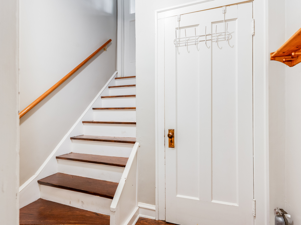 520 Sheridan Road, Unit G Evanston, IL 60202 - Photo 14 of 16 a view of entryway with wooden floor