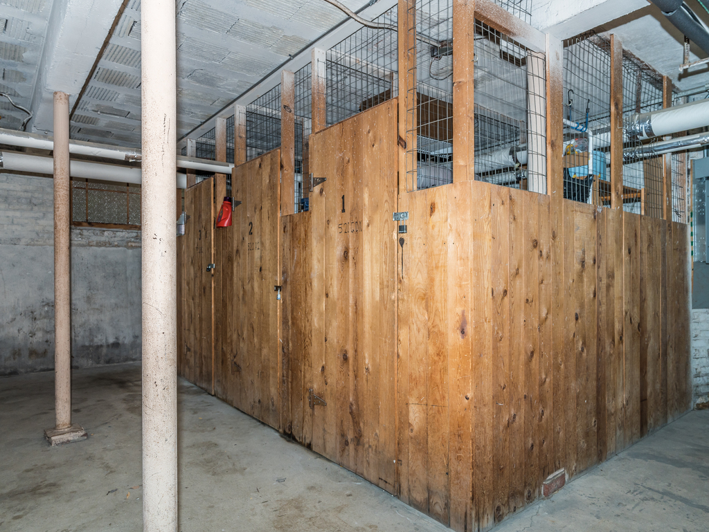 520 Sheridan Road, Unit G Evanston, IL 60202 - Photo 15 of 16 a view of a house with a door