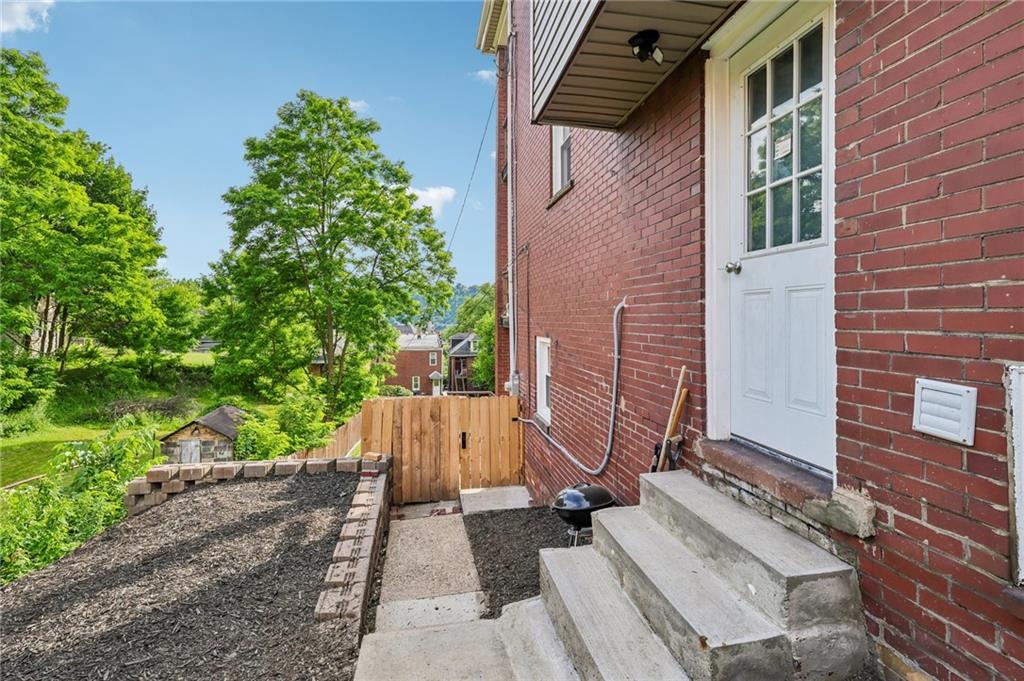 419 Elm Road Ambridge, PA 15003 - Photo 5 of 49