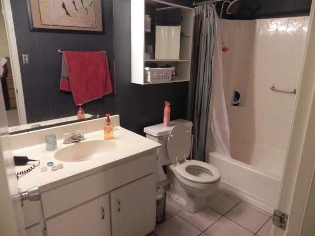 910 Duncan Lane, Unit 49 Austin, TX 78705 - Photo 16 of 27 a bathroom with a sink toilet and shower