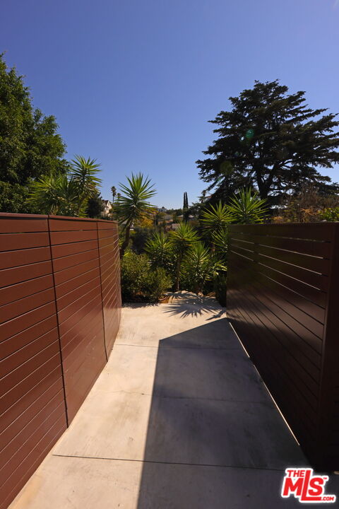 600 Luton Drive Glendale, CA 91206 - Photo 14 of 50