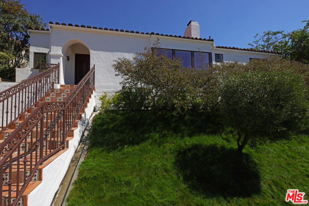 600 Luton Drive Glendale, CA 91206 - Photo 43 of 50 a view of a house with a yard