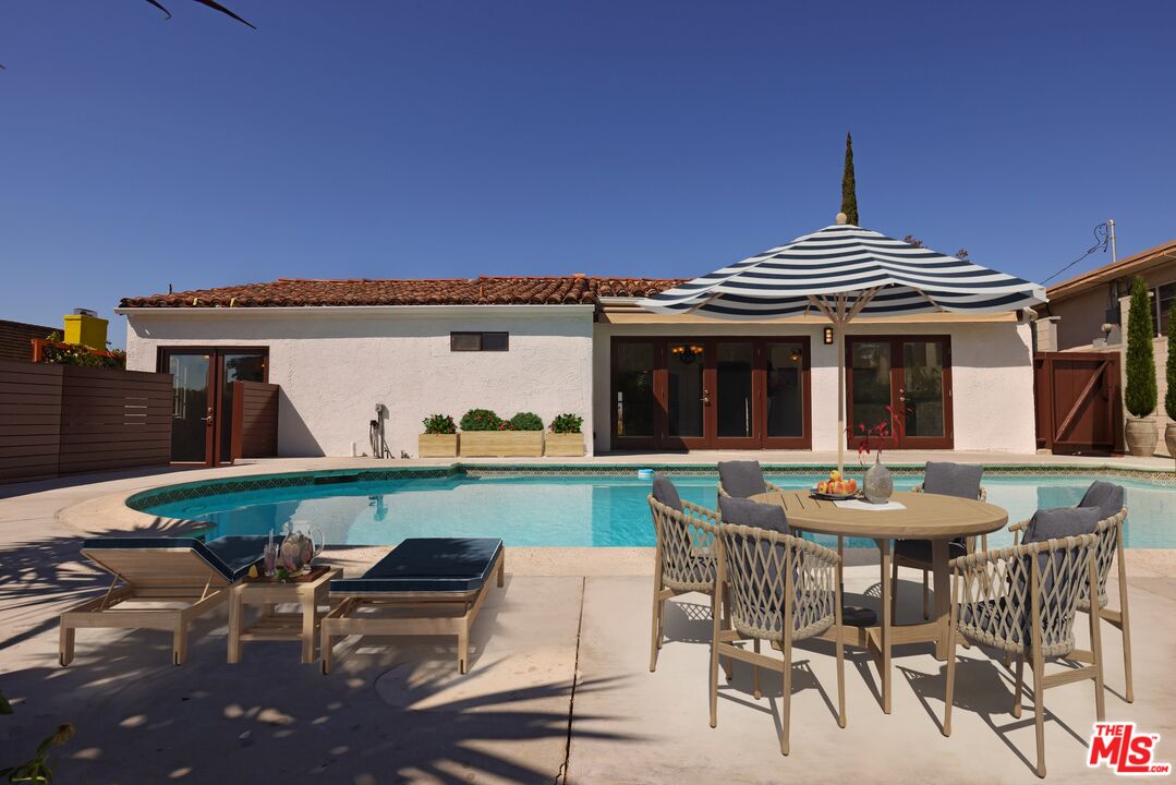 600 Luton Drive Glendale, CA 91206 - Photo 6 of 50 a view of a patio with table and chairs with wooden floor and fence