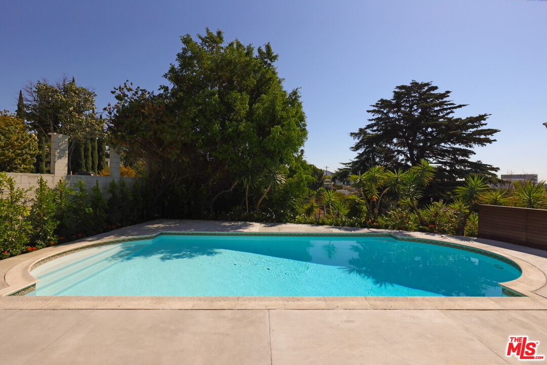 600 Luton Drive Glendale, CA 91206 - Photo 7 of 50 a view of a swimming pool with an outdoor space