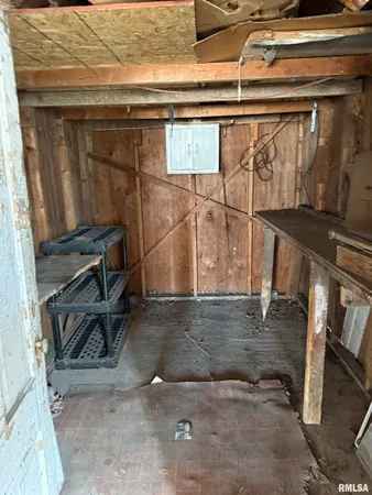 $89,000 | 208 West 10th Avenue, Monmouth, IL 61462