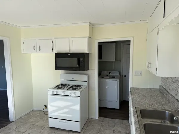 $89,000 | 208 West 10th Avenue, Monmouth, IL 61462