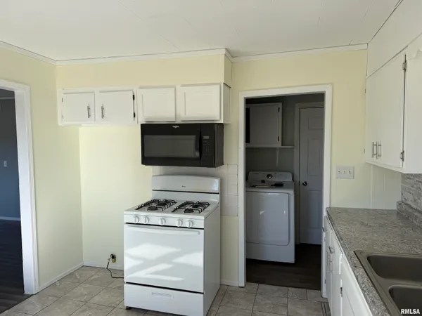 $89,000 | 208 West 10th Avenue, Monmouth, IL 61462