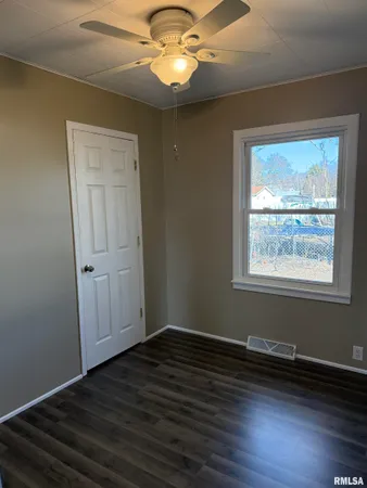 $89,000 | 208 West 10th Avenue, Monmouth, IL 61462