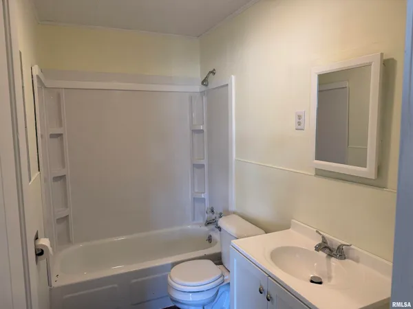 $89,000 | 208 West 10th Avenue, Monmouth, IL 61462