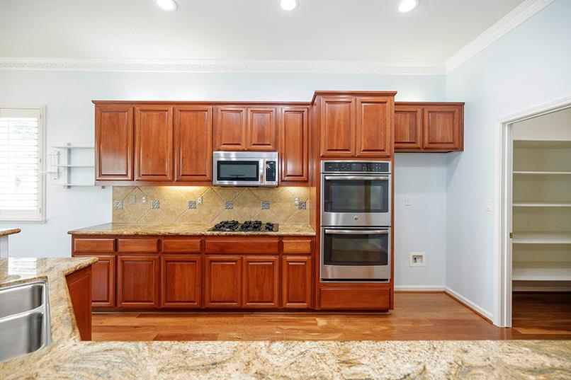 2001 Dayton Avenue Modesto, CA 95356 - Photo 53 of 94 Double oven and gas stove