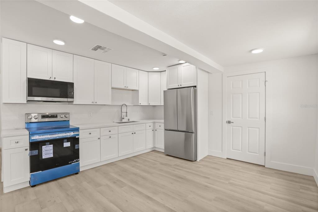 127 Leon Street Altamonte Springs, FL 32701 - Photo 6 of 31 Gallery Image 6